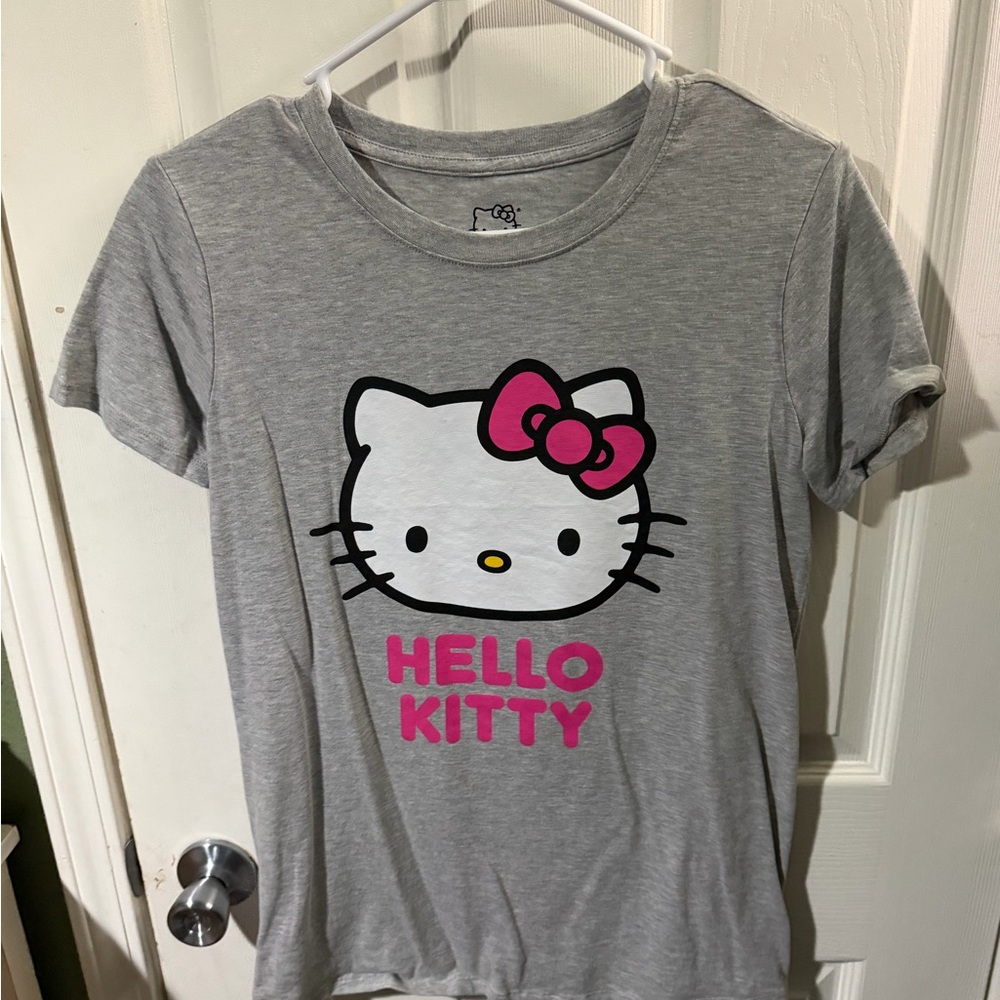 ❣️🐣Sanrio Hello Kitty Gray Tee with Pink Accents